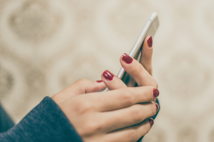 頻繁にLINEを送るのはＮＧ（写真:iStock）