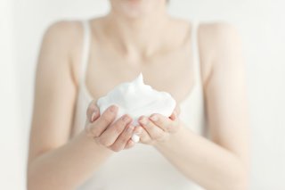 透明感のあるお肌を作るには?スキンケアの5つのポイント!