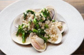 春を感じる上品な濃厚さ「蛤と菜の花と大麦のヴァポーレ」