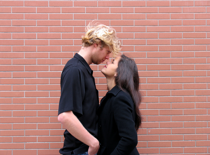 恋心を抑えるのは難しい（写真:iStock）