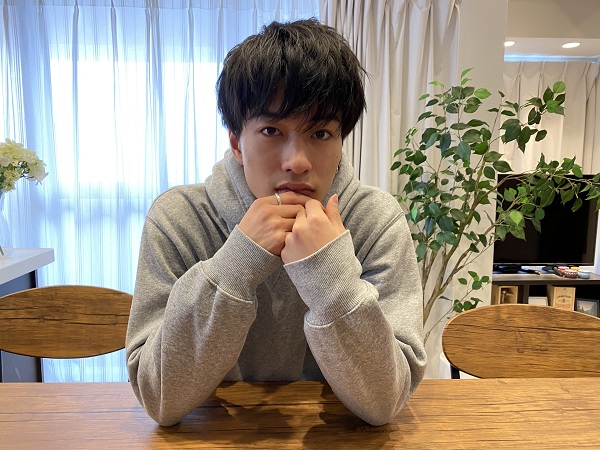 目の前でイケメンがこちらの話に耳を傾けてくれて昇天！（写真:内藤みか）