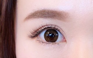 定番ブラウンアイシャドウでも垢抜け！オフィス時短テク2選