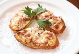 「クロスティーニ」あらびき肉とクリームチーズのハーモニー