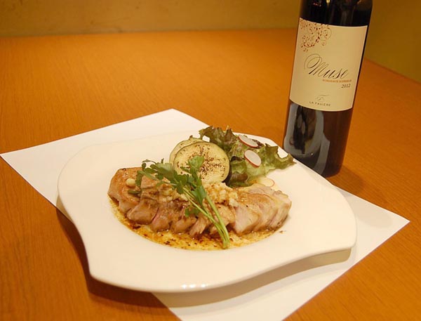 合う酒＝赤ワイン（Ｃ）コクハク