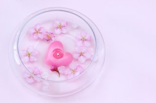 初デートで使える「記憶に残る女」になれる香りの小ワザ3選