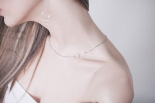 小顔になれる!? 時短の鎖骨ケアで自信あふれる顔まわりに 