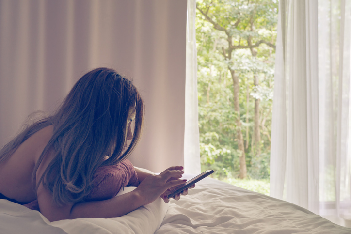 「早く帰る」という連絡に気がついていれば…（写真:iStock）