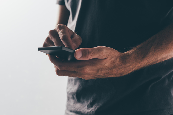 外出自粛でもマッチングアプリはやめられない？（写真:iStock）