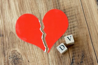 外出自粛でDVや虐待増加…エスカレートの理由を心理士に聞く