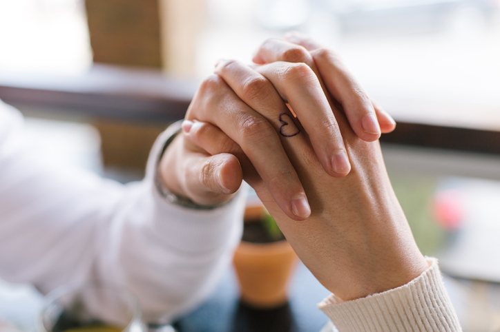 お互いを思いやって乗り越えよう（写真:iStock）