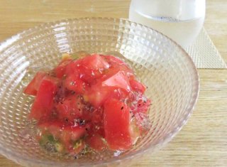 「冷やしトマト」スパークリングワインのジュレでさっぱり
