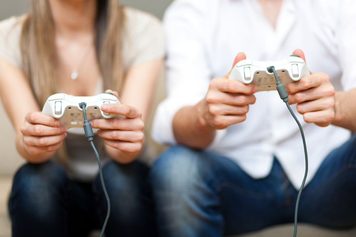 ゲームをきっかけに付き合うことに（写真:iStock）