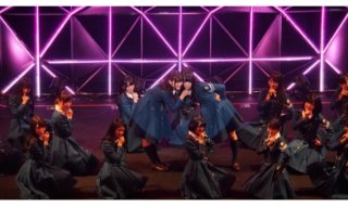 AbemaTVで無料配信された初ワンマンライブ。ライブ映像では音楽番組で見られない楽曲でさまざまなメンバーに目が行くだろう／欅坂46公式オフィシャルレポート（16年3月25日付）より