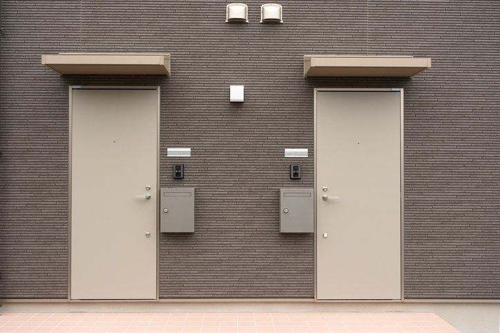 あえて隣に住むという選択（写真:iStock）