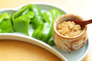 「生ピーマンの肉みそのっけ」生のピーマンのおいしさを実感