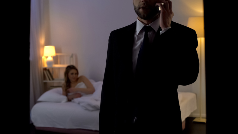 出張にかこつけて実際は…（写真:iStock）