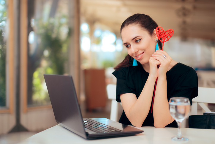 いいなと思った人にだけ…（写真:iStock）