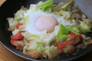 「旨キャベツ炒め」新鮮なモツと赤ウインナーの懐かしい味