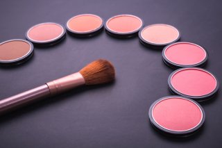 チークとハイライトでメイク力アップ♡役割＆効果的な使い方