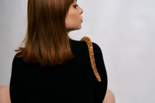 “爬虫類顔”の女性が人気急上昇中！ 特徴＆おすすめメイク術