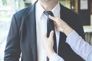 妻からの無言の重圧に夫は完敗（写真:iStock）