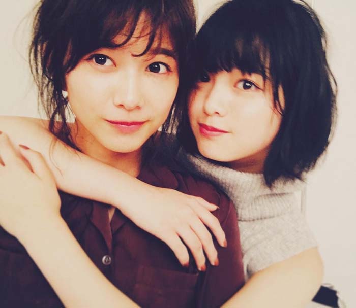 デビュー年初めて2人で「non-no」に登場した際のショット。良好な関係ではあったが常に行動を共にするような仲ではなかった／「non-no」公式Instagram（2016年12月31日付）より