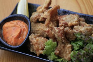 「空揚げホルモン ジャンマヨ添え」サワーがグイグイ進む味