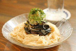暑い日に「なすのスタミナそうめん」ナスと大葉の相性が抜群