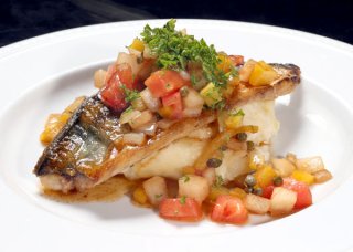 焦がしバターが香る「サバのムニエル ブールノワゼット」