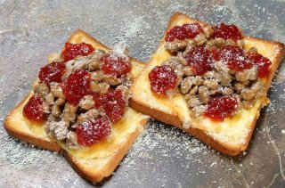 「筋子納豆ピザトースト」太宰が愛したテッパンの組み合わせ