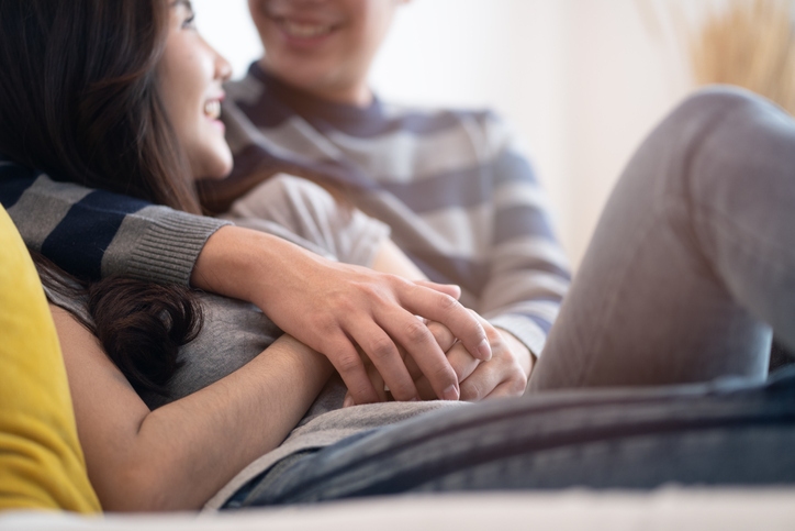 付き合いが長くなっても褒め言葉は忘れない（写真:iStock）