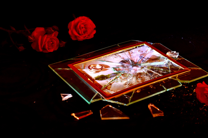 100年の恋も冷めるNG行動とは（写真:iStock）