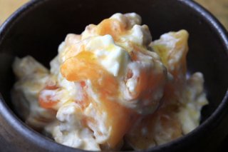 「柿と胡桃の白和え」フレッシュチーズと和えるだけで完成！