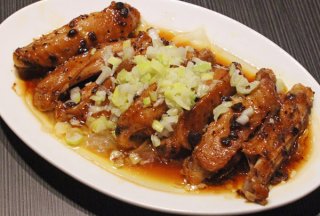 飲み過ぎ注意！「手羽中の豆鼓蒸し」個性の強い酒とぴったり