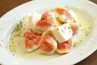 3分レシピ「いちじくカプレーゼ」 もうひと手間なら生ハムを