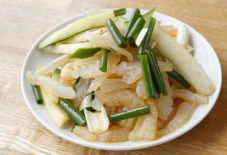 「刺し身クラゲ」玄米黒酢を混ぜたタレがおいしさの決め手