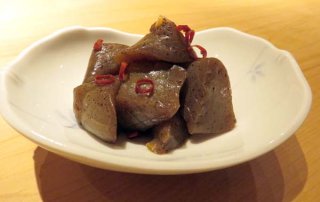 どこか懐かしい味…「ピリピリこんにゃく」は焼酎と一緒に