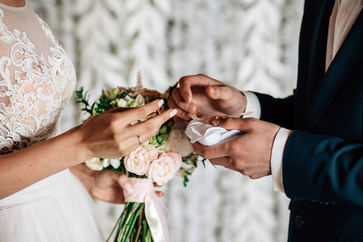 愛し合って結婚したはずの2人でも…（写真:iStock）