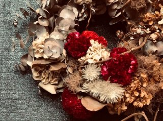 恋は色あせない!情熱的な花「ケイトウ」の今風な活用方法