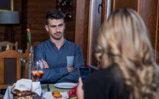 恋人は13歳下…彼女のわがままな態度に頭を抱える男性の主張