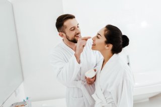 秋の夜長に♡いちゃいちゃムードを高めるカップルスキンケア