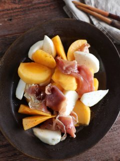 秋の定番といえば！「柿とかぶの生ハムマリネ」ワインとね☆