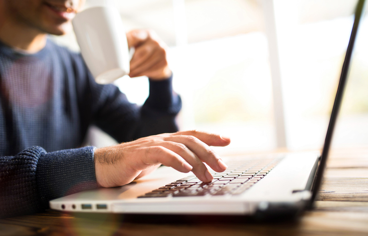 上から目線でアドバイス（写真:iStock）