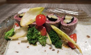 まるでレストラン！彩り野菜を添えた「牛肉とナスの巻き物」
