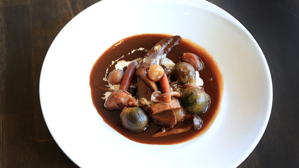 合う酒＝赤ワイン（Ｃ）コクハク