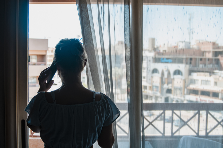 連絡頻度も減ってしまった（写真:iStock）