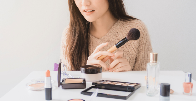 ライブ配信メイクどうしたらいい？（写真:iStock）