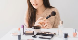 オンライン映えとはここが違う！「ライブ配信映え」メイク術