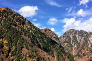 山肌と紅葉 2020.12.１（火）