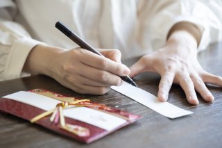 短冊書くのって緊張しちゃうよね（写真:iStock）